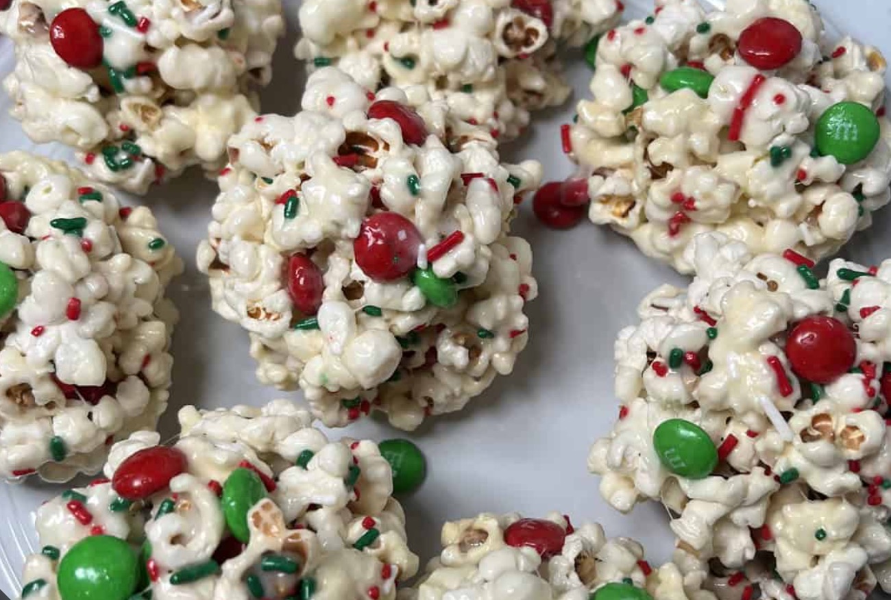 Festive Christmas Popcorn Balls - Faxo