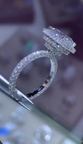 it's so beautiful right then putting it in a beautiful ladies hand😘😘😘😘❤️