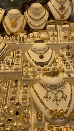 jeweler dealer