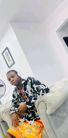 hi i am single from Africa..can i be your baby boy 🙏🏿🙏🏿😊