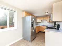 House for Rent: 3 Beds 2 Bathrooms