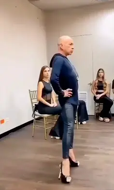 Guy Teaches How To Walk Like A Runway Model