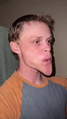 Jim Carrey Does Chin Ups